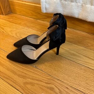 Journee Collection Women's Black Bow Tanzi Pumps Size 7